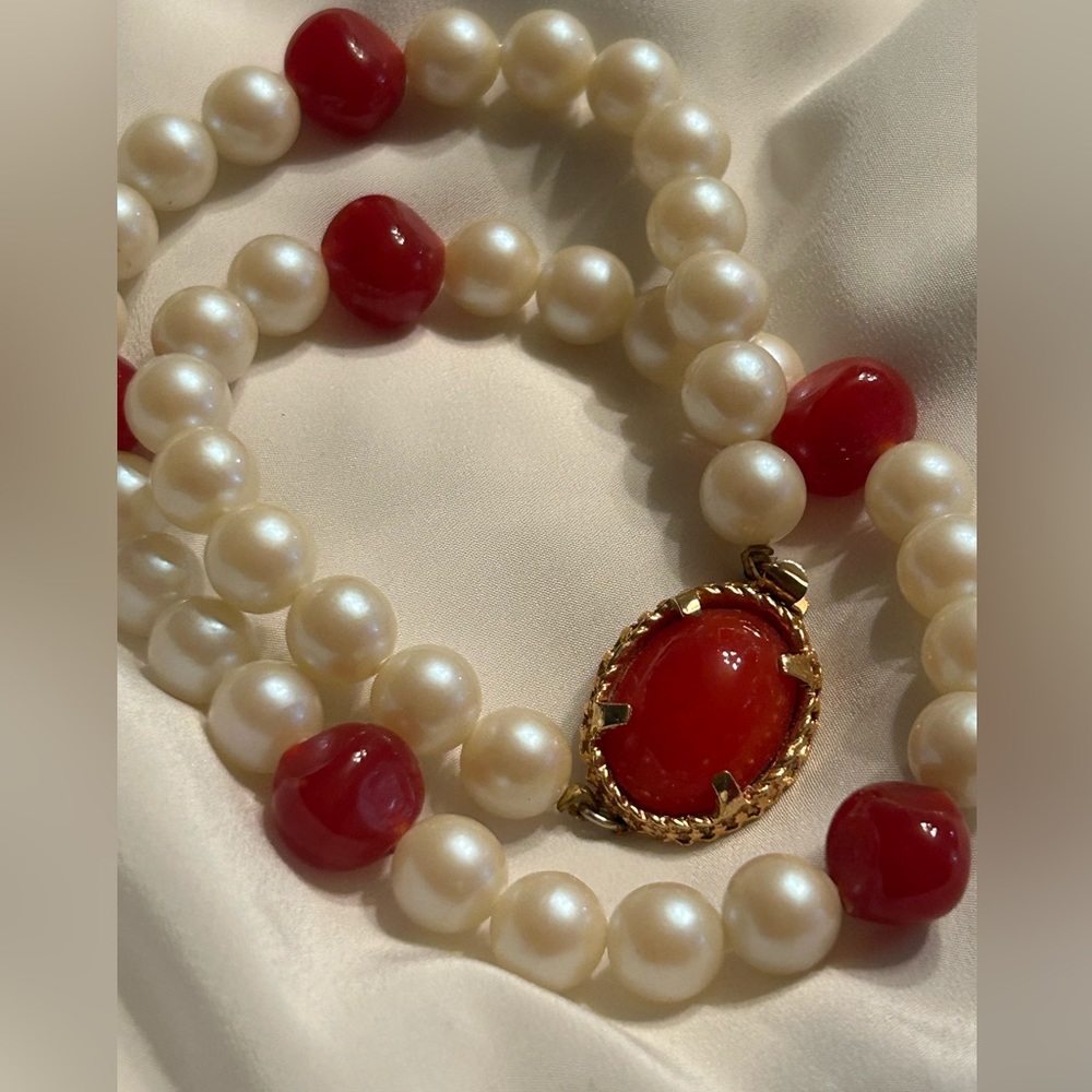 Vintage Carnelian And Faux Pearl necklace